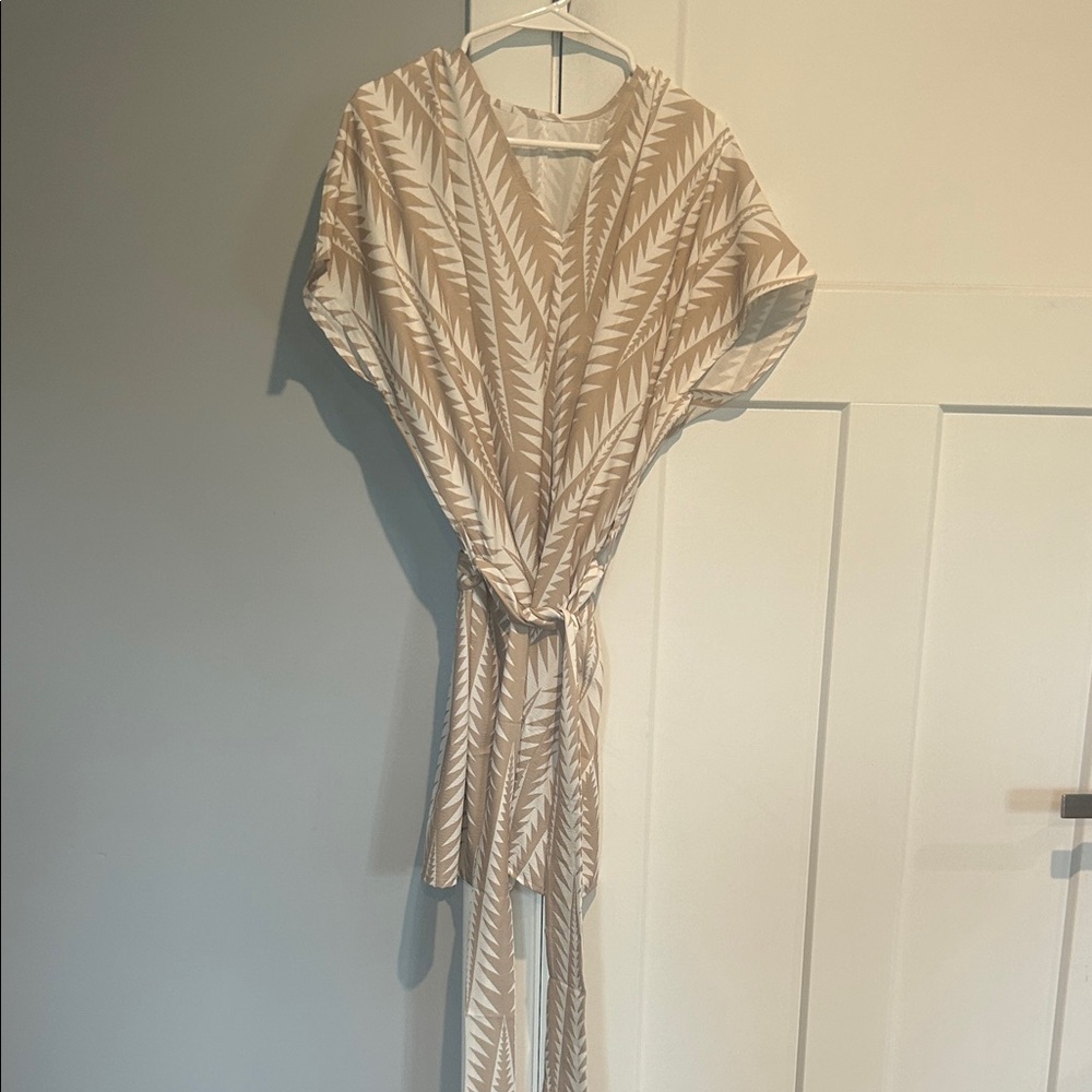 Cupshe Tan and White Leaf Kimono